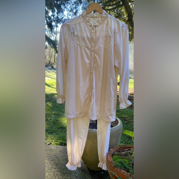 Vintage Other - Vintage 70s Bloomer Pajama Set SMALL Ivory